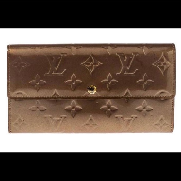 Louis Vuitton Other - Louis Vuitton Sarah Wallet in Vernis Monogram